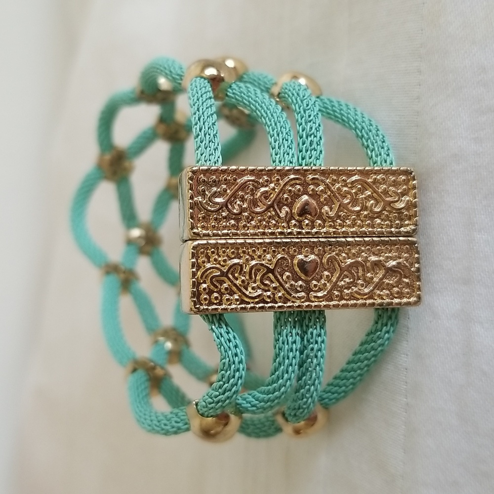 Gold Aqua Mesh Criss Cross Bracelet
